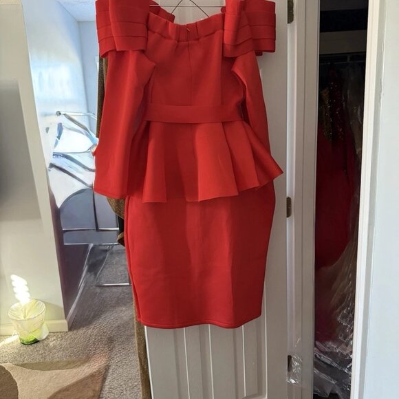 EY Signature Ruffle Shoulder Red Suit w/Peplum Bottom Jacket & Skirt, Plus Sz:2X - Picture 9 of 9